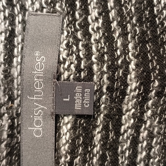 DAISY FUENTES SHORT SWEATER DRESS. LARGE. Go wherever dress. Very good cond - Picture 4 of 9